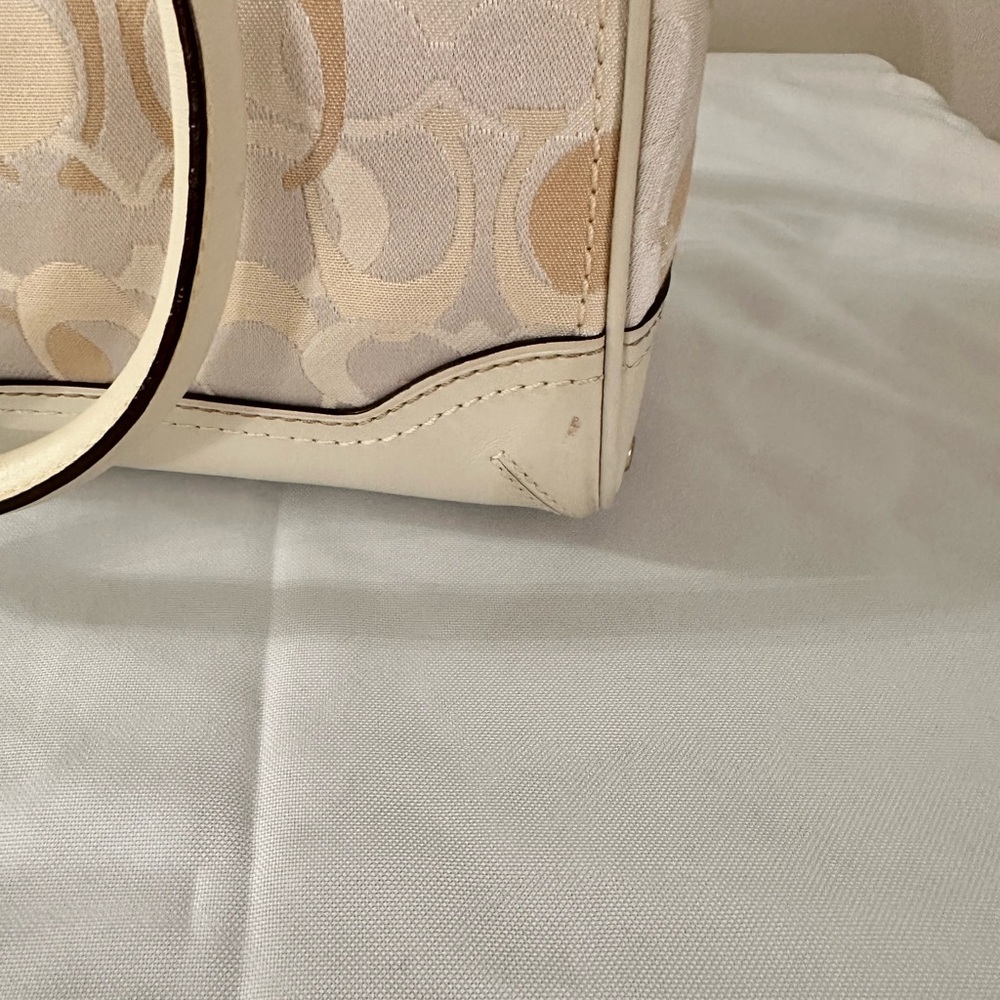 Coach Cream and Tan Shoulder Bag - Picture 6 of 13